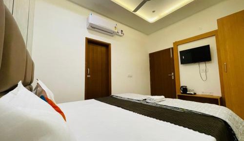 Deluxe Double Room (2 Adults + 1 Child)