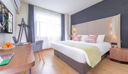 Standard Queen Room