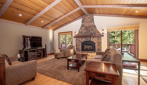 Five-Bedroom Holiday Home