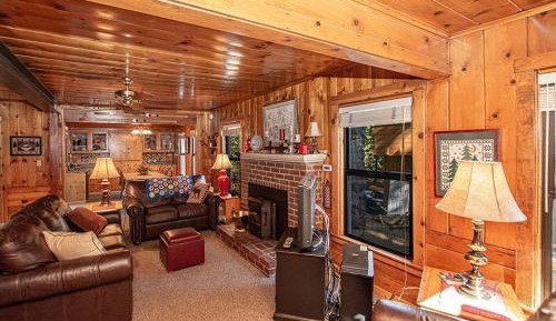Three-Bedroom Holiday Home 