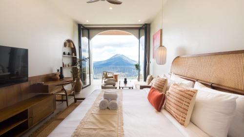 Deluxe Double Room (2 Adults + 1 Child)
