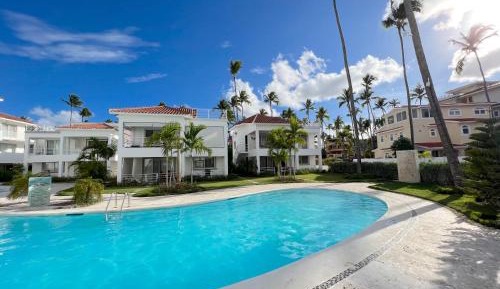 King Suite with Pool View