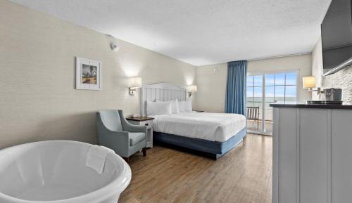 Beach View Walkout King with Spa 