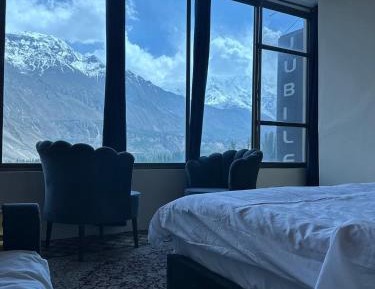 Family Room with Mountain View