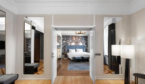 Presidential Suite with Old Town View