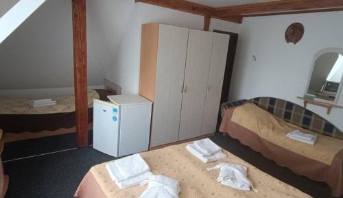 Quadruple Room with Shared Bathroom