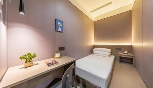 Single Room with Shared Bathroom