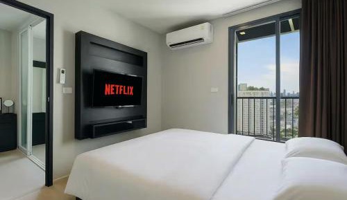 One-Bedroom Apartment with City View
