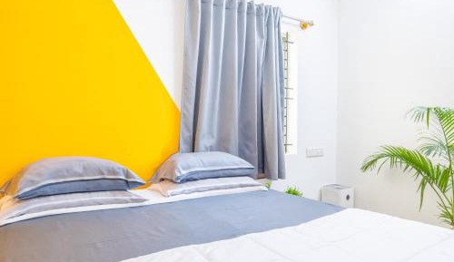 Deluxe One-Bedroom Apartment