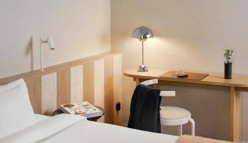 Superior King Room with View