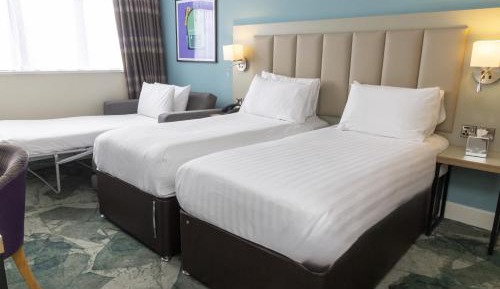 Standard Twin Room with Two Single Beds and One Sofa Bed