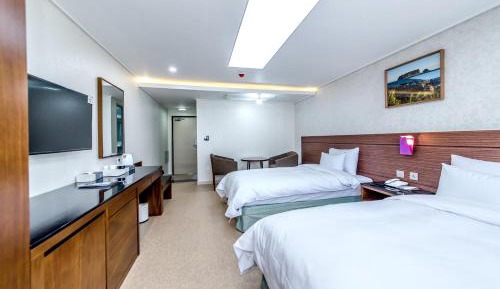 Twin Room with Mountain View