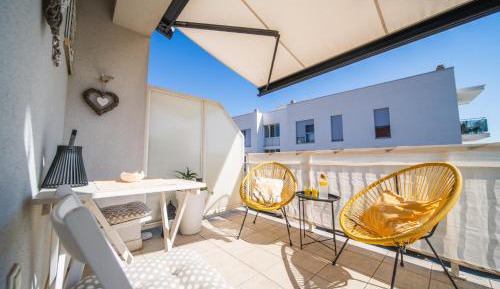 Apartment with Balcony