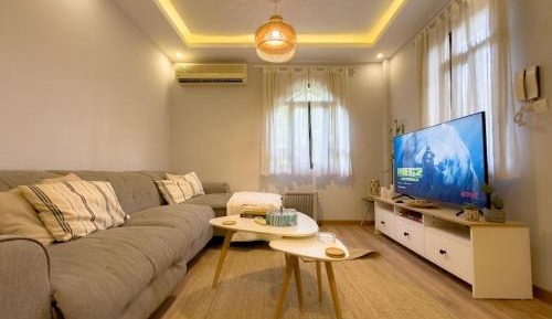 One-Bedroom Apartment with Garden View