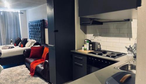 Studio Apartment with Queen Bed