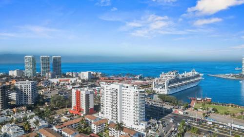 Two-Bedroom Deluxe Apartment with Harbor View