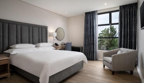 Deluxe Queen Room