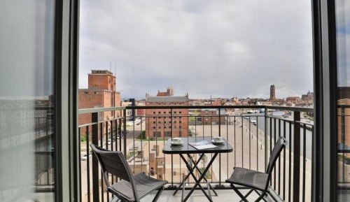 One-Bedroom Apartment with Balcony