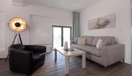 One-Bedroom Apartment with Shower