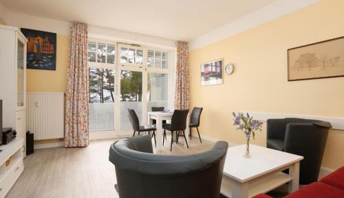 One-Bedroom Apartment with Balcony
