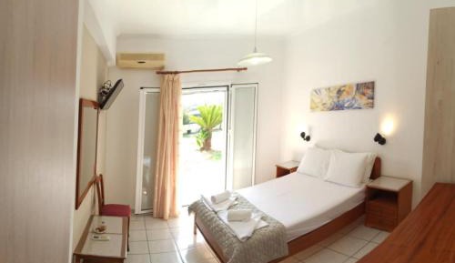 Deluxe Two-Bedroom Apartment with Garden View