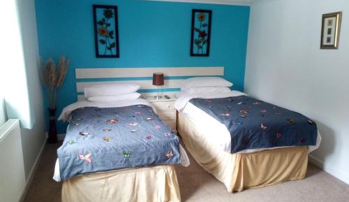 Twin Room with Private Bathroom
