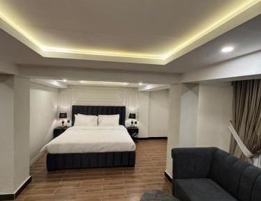 Suite with Mountain View