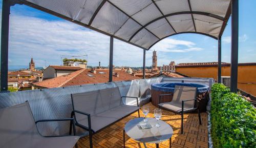Two-Bedroom Deluxe Apartment with Balcony