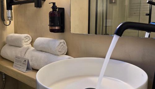 Queen Room with Spa Bath (Honeymoon)