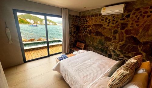 Deluxe Suite with Sea View