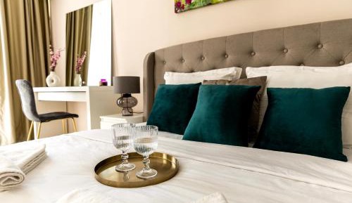 King Studio with Sofa Bed