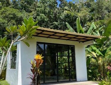 Bungalow with Garden View