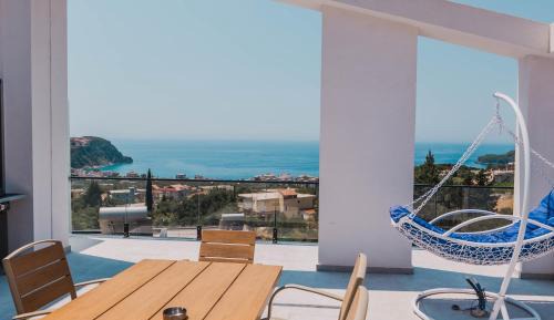 Family Two-Bedroom Apartment with View