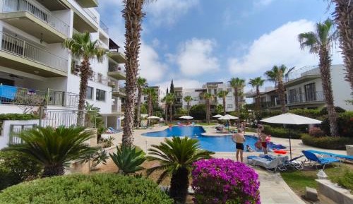 Apartment with Pool View 