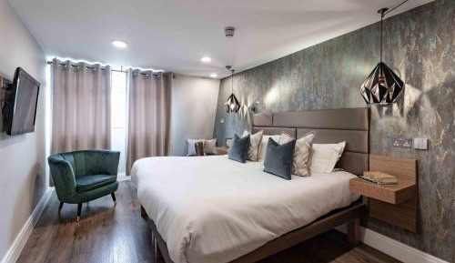 Deluxe Double Room with Extra Bed