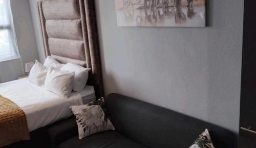 Studio Apartment with Queen Bed