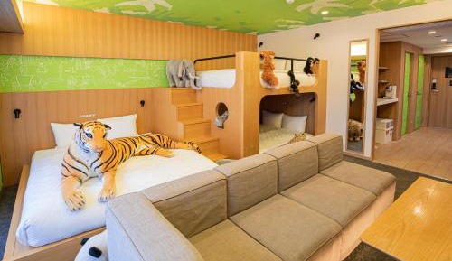 Superior Room (6 Adults) - Zoo Theme