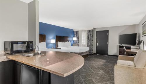 Executive Queen Room with Pool View