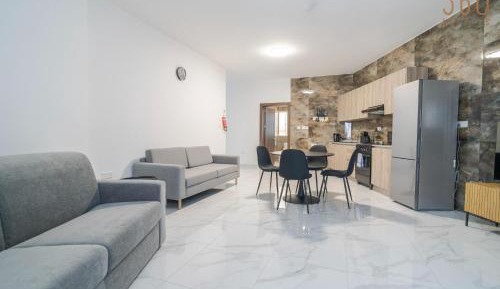One-Bedroom Apartment with Balcony