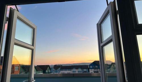 Three-Bedroom Apartment with Marina View