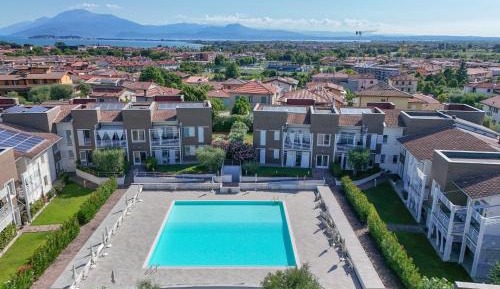 One-Bedroom Apartment with Pool View