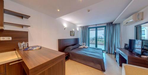 Studio with Sea View (2 Adults)