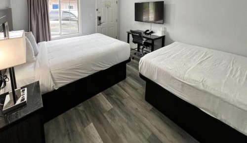 Deluxe Queen Room with Two Queen Beds