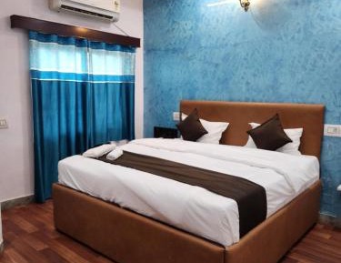 Deluxe Double Room (2 Adults + 1 Child)