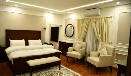 Deluxe Family Room