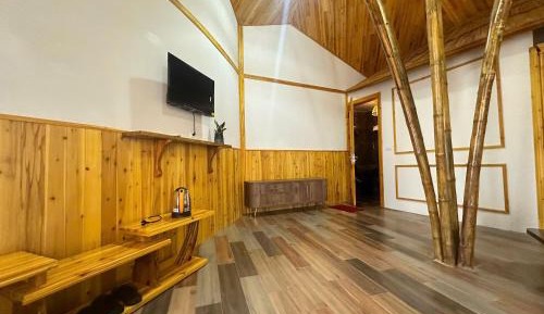 Deluxe Double Room (2 Adults + 1 Child)
