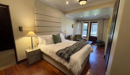 Deluxe Queen Room