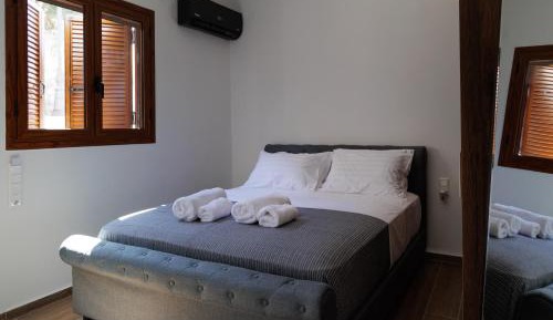 One-Bedroom Apartment with Sea View and Balcony