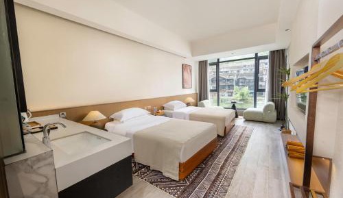 Twin Room with View