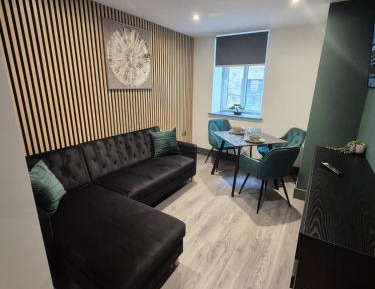 Deluxe One-Bedroom Apartment